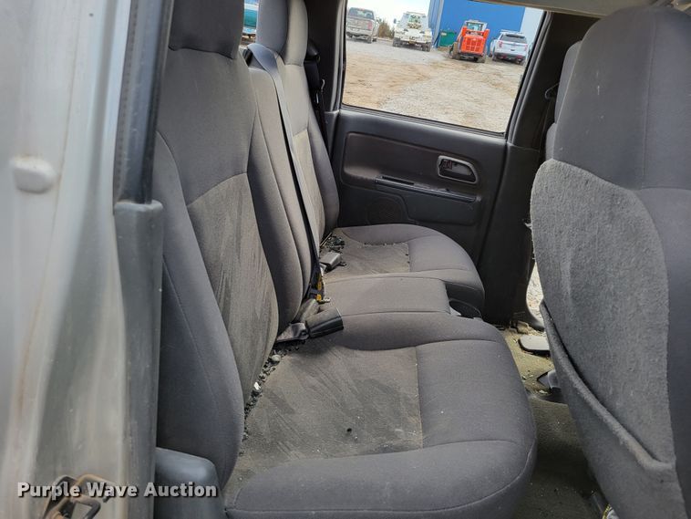 image for item LY9996 2005 Chevrolet Colorado  Crew Cab pickup truck