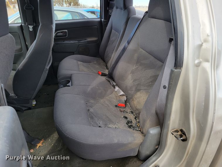 image for item LY9996 2005 Chevrolet Colorado  Crew Cab pickup truck