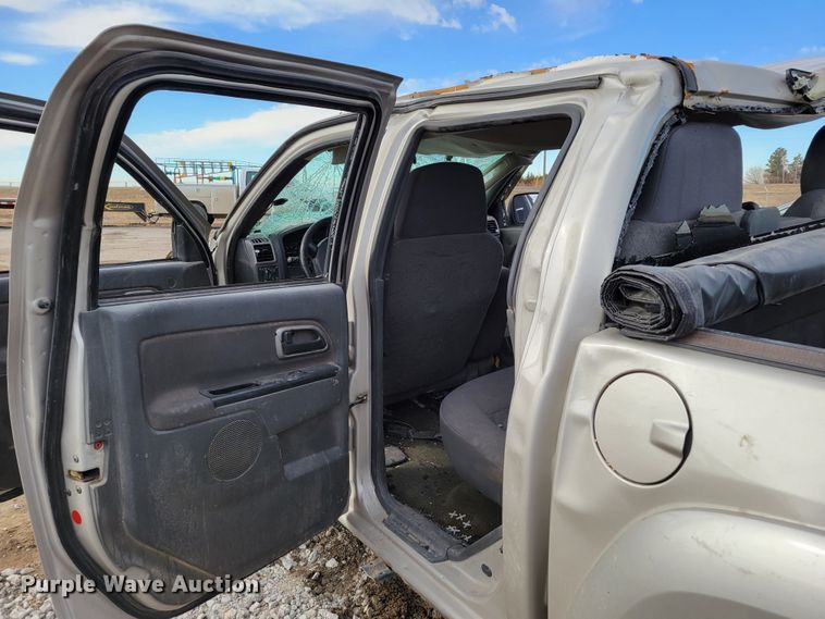 image for item LY9996 2005 Chevrolet Colorado  Crew Cab pickup truck