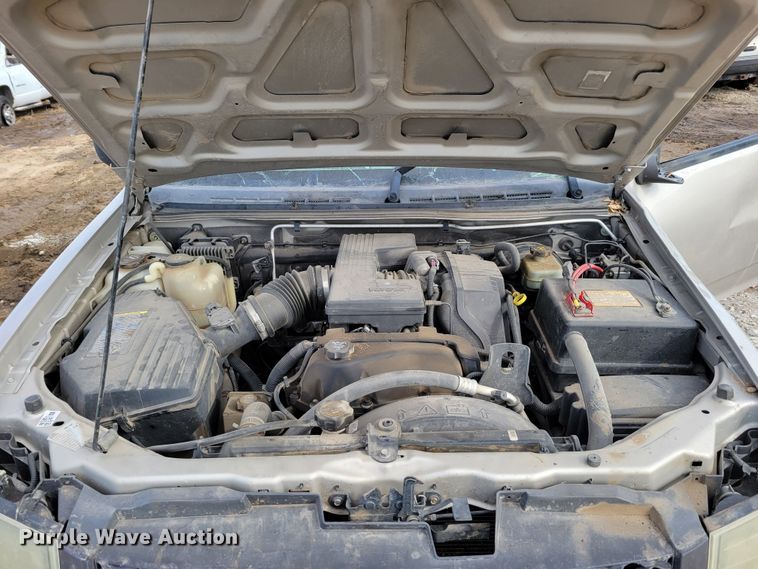 image for item LY9996 2005 Chevrolet Colorado  Crew Cab pickup truck