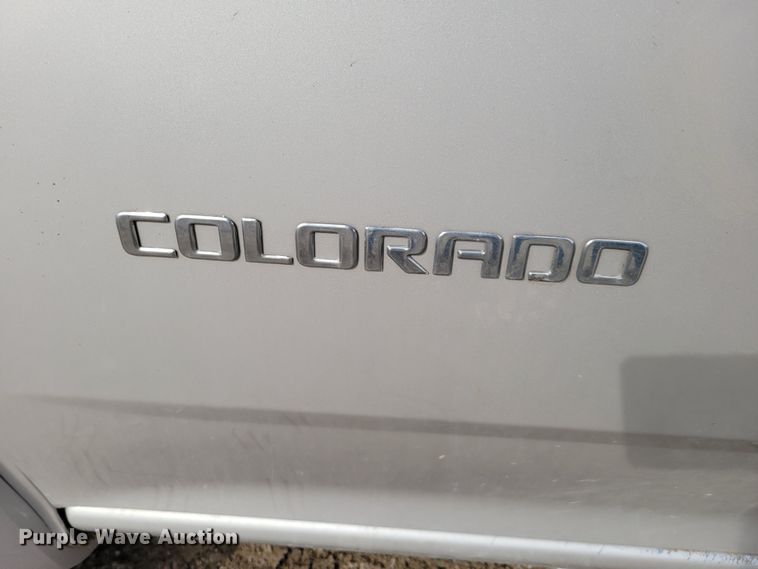 image for item LY9996 2005 Chevrolet Colorado  Crew Cab pickup truck