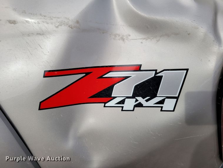 image for item LY9996 2005 Chevrolet Colorado  Crew Cab pickup truck