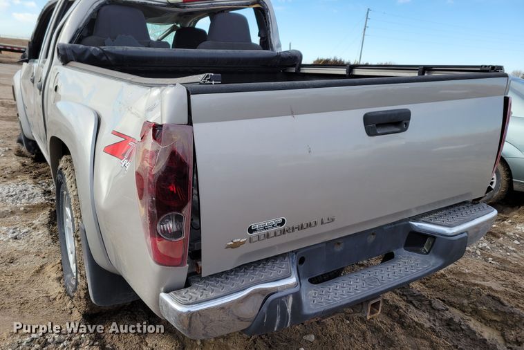 image for item LY9996 2005 Chevrolet Colorado  Crew Cab pickup truck