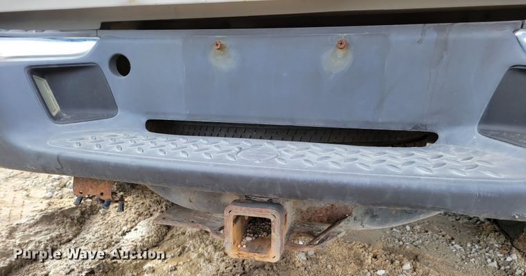 image for item LY9996 2005 Chevrolet Colorado  Crew Cab pickup truck