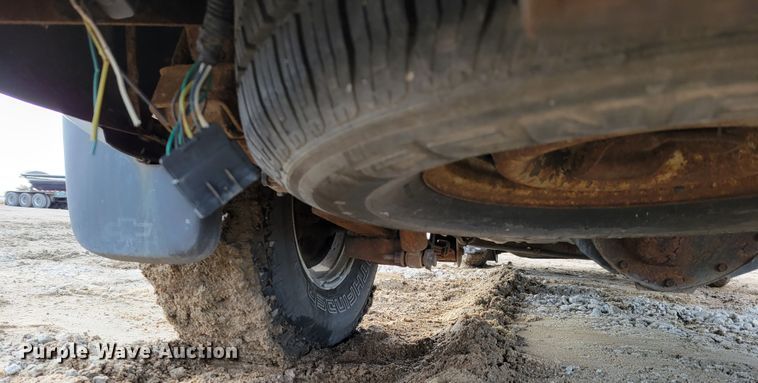 image for item LY9996 2005 Chevrolet Colorado  Crew Cab pickup truck