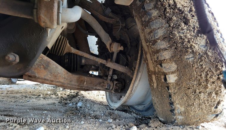 image for item LY9996 2005 Chevrolet Colorado  Crew Cab pickup truck