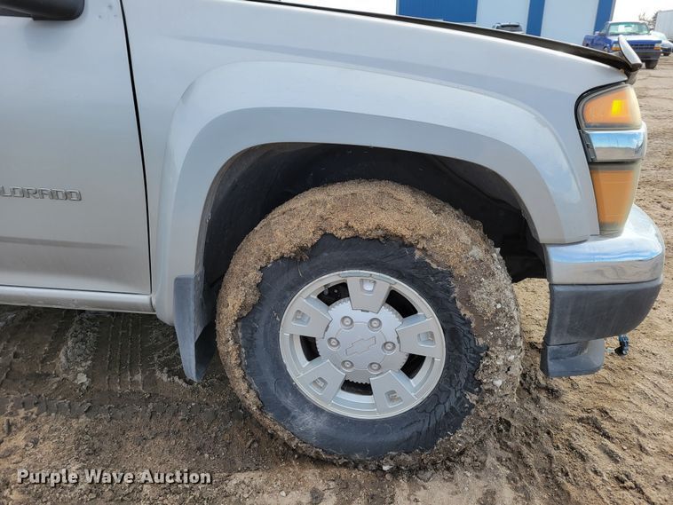 image for item LY9996 2005 Chevrolet Colorado  Crew Cab pickup truck