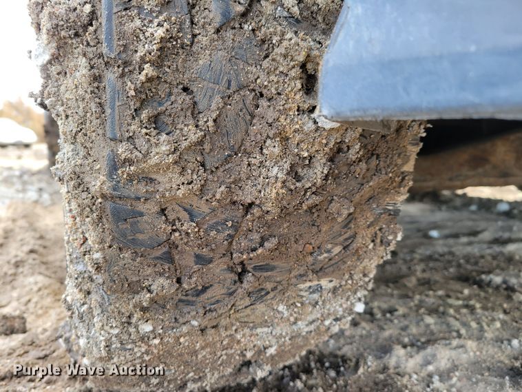 image for item LY9996 2005 Chevrolet Colorado  Crew Cab pickup truck