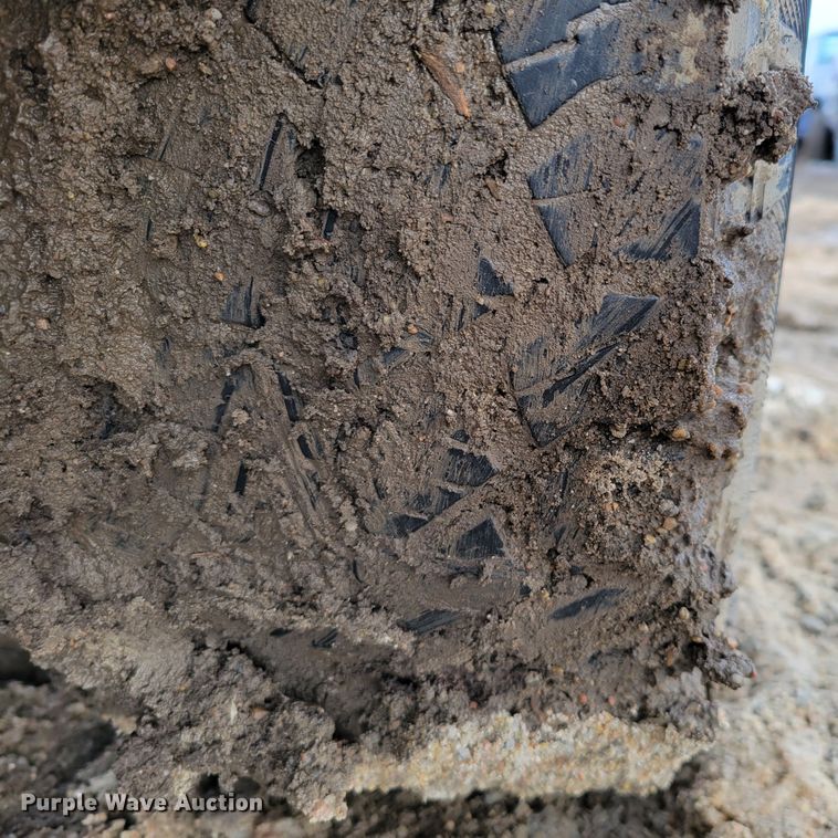 image for item LY9996 2005 Chevrolet Colorado  Crew Cab pickup truck