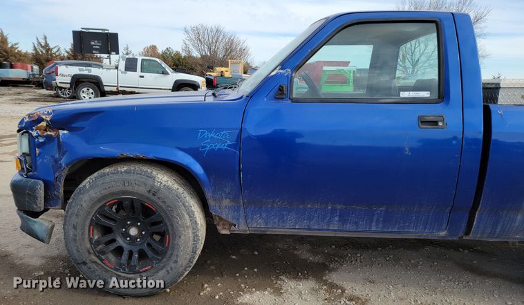 image for item LY9999 1995 Dodge Dakota  pickup truck