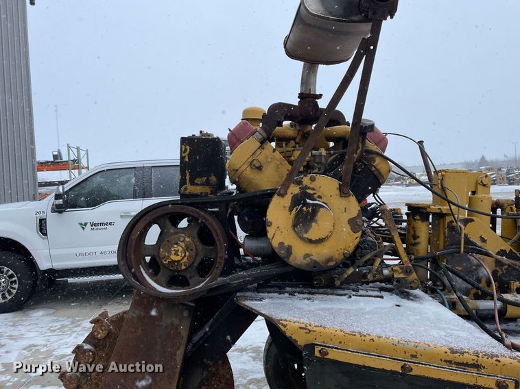 image for item MA9894 1998 Vermeer 665A  stump grinder