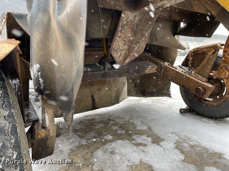 image for item MA9894 1998 Vermeer 665A  stump grinder