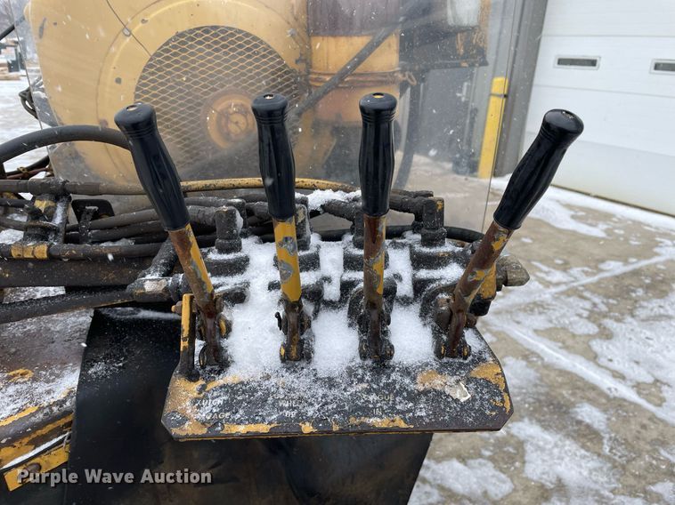 image for item MA9894 1998 Vermeer 665A  stump grinder