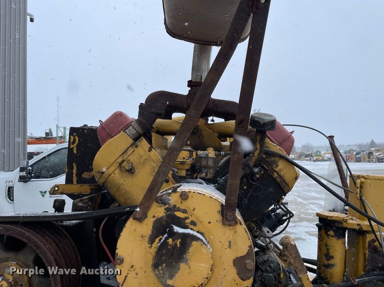 image for item MA9894 1998 Vermeer 665A  stump grinder