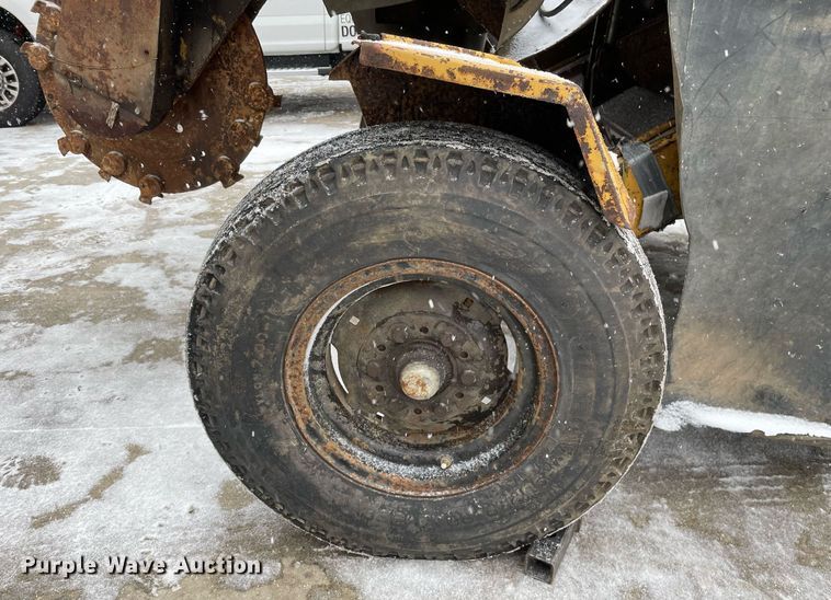 image for item MA9894 1998 Vermeer 665A  stump grinder