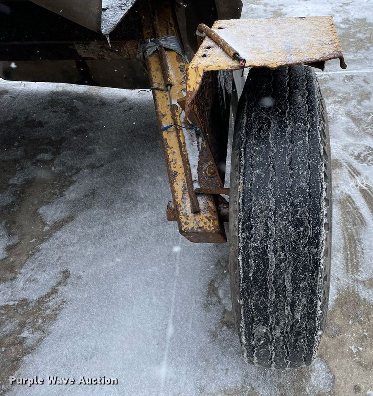 image for item MA9894 1998 Vermeer 665A  stump grinder