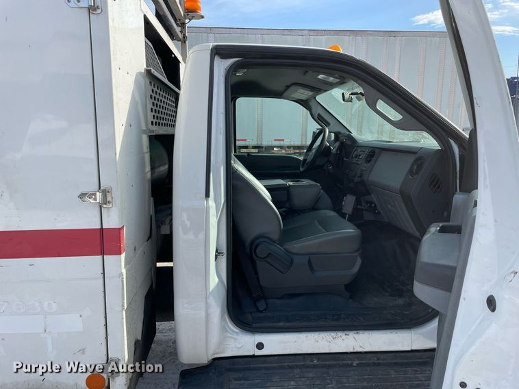 image for item MA9897 2013 Ford F550 Super Duty XL  utility / service truck