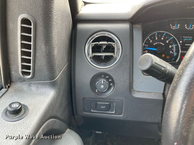 image for item MA9905 2014 Ford F150 XLT  SuperCrew pickup truck