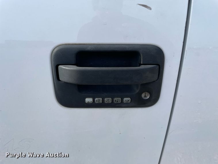 image for item MA9905 2014 Ford F150 XLT  SuperCrew pickup truck