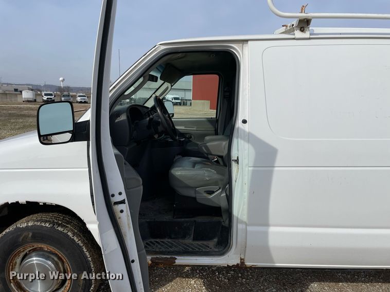 image for item MA9906 2006 Ford E350 Super Duty  van