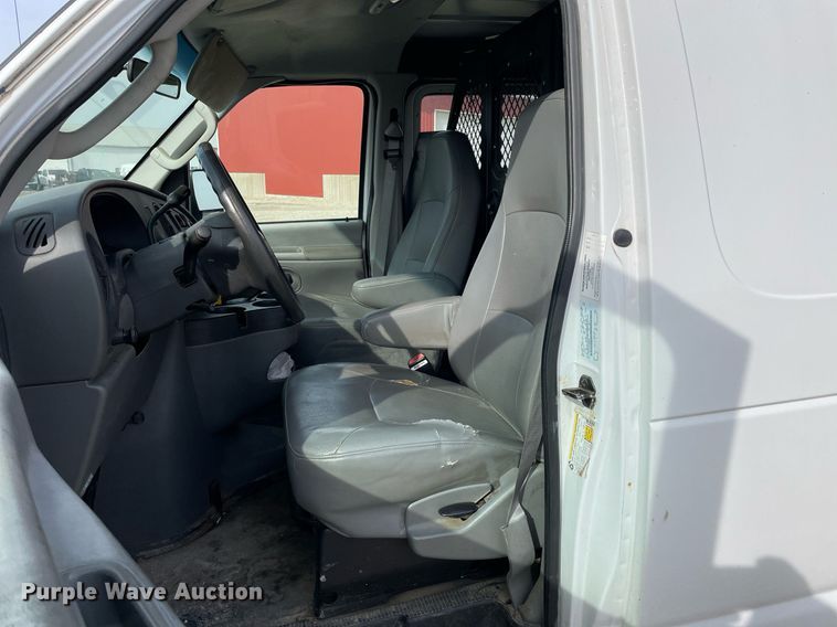 image for item MA9906 2006 Ford E350 Super Duty  van