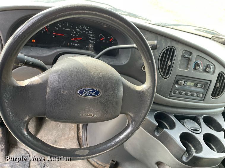 image for item MA9906 2006 Ford E350 Super Duty  van