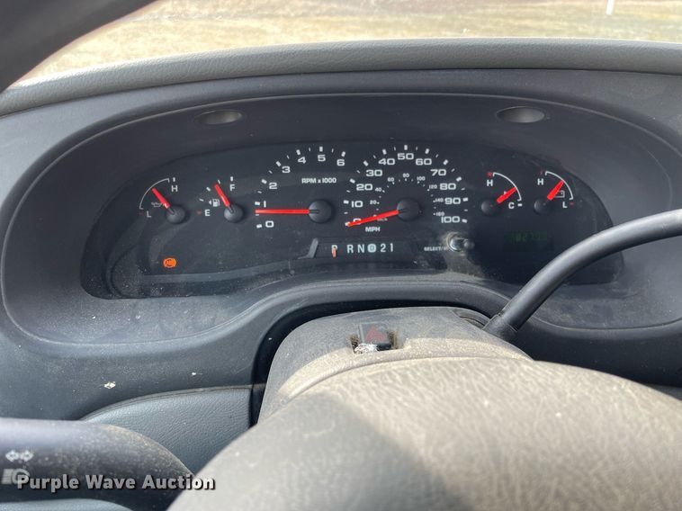 image for item MA9906 2006 Ford E350 Super Duty  van