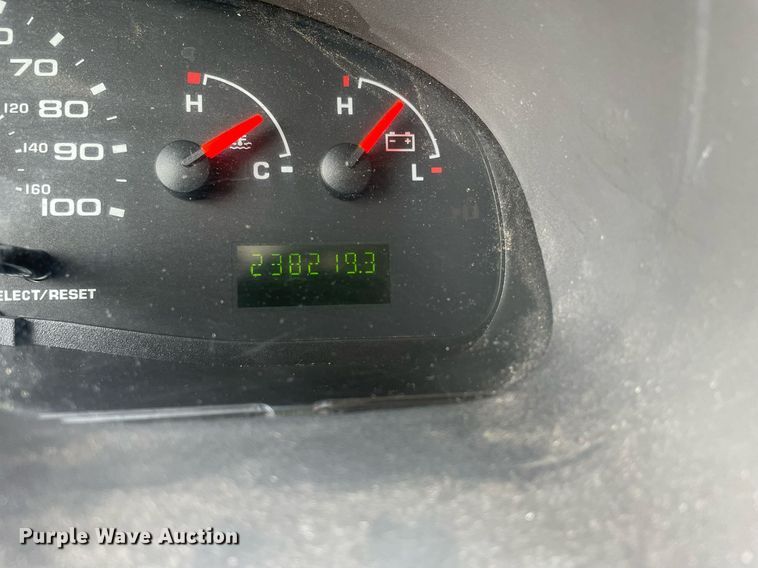 image for item MA9906 2006 Ford E350 Super Duty  van