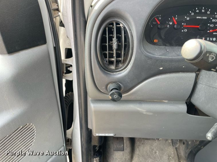 image for item MA9906 2006 Ford E350 Super Duty  van