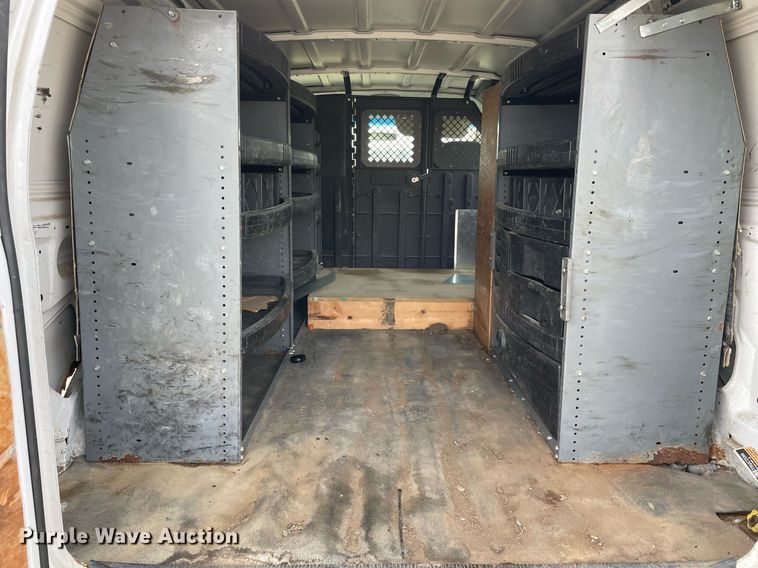 image for item MA9906 2006 Ford E350 Super Duty  van