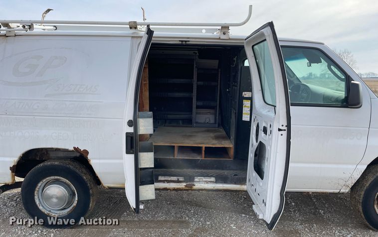 image for item MA9906 2006 Ford E350 Super Duty  van