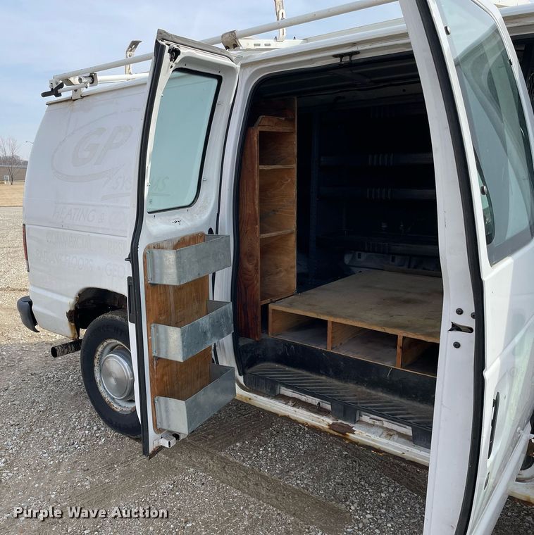 image for item MA9906 2006 Ford E350 Super Duty  van