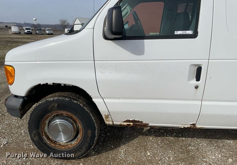 image for item MA9906 2006 Ford E350 Super Duty  van