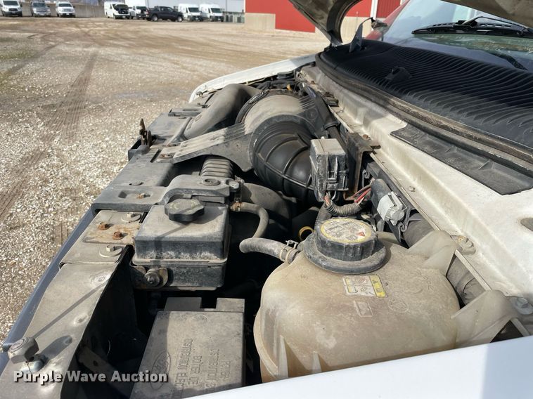 image for item MA9906 2006 Ford E350 Super Duty  van