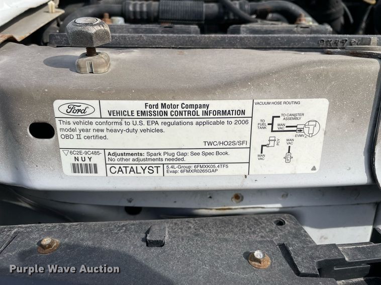 image for item MA9906 2006 Ford E350 Super Duty  van