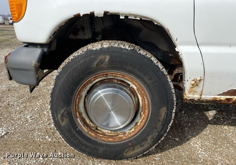 image for item MA9906 2006 Ford E350 Super Duty  van