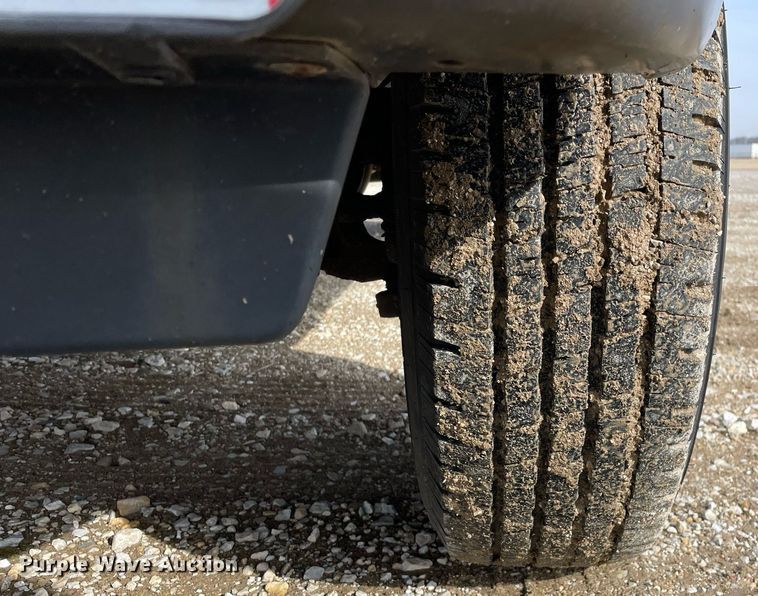 image for item MA9906 2006 Ford E350 Super Duty  van