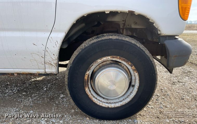 image for item MA9906 2006 Ford E350 Super Duty  van