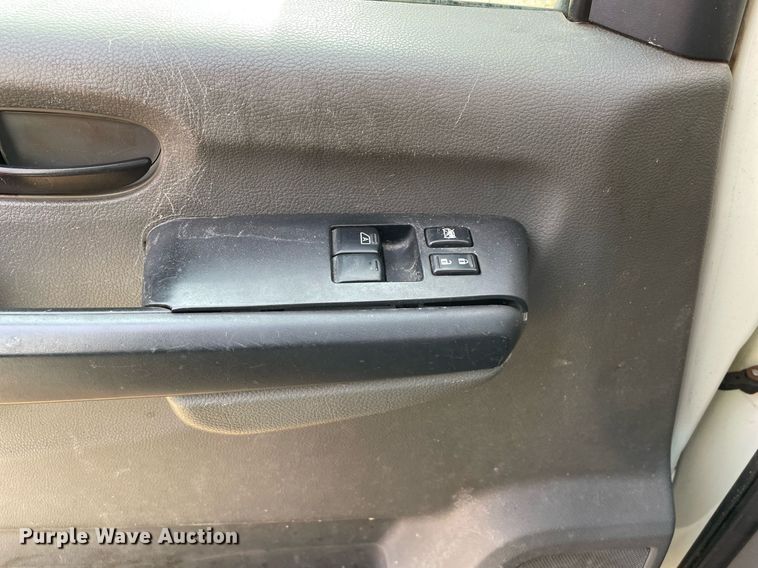 image for item MA9908 2013 Nissan NV3500HD  van
