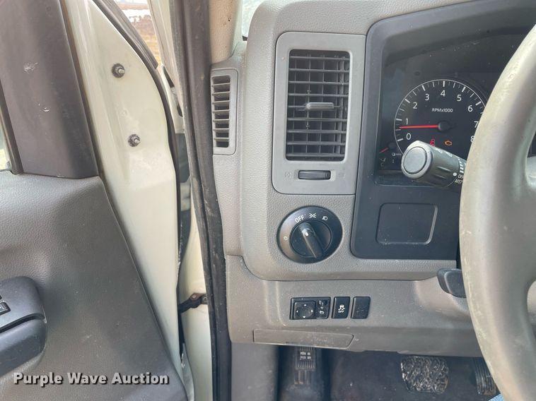 image for item MA9908 2013 Nissan NV3500HD  van