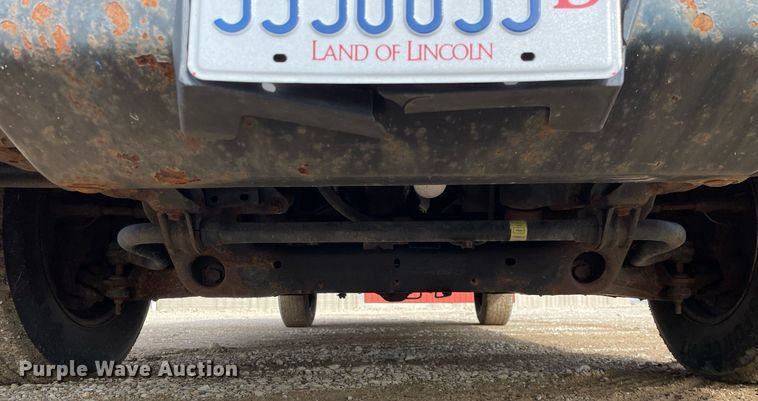 image for item MA9908 2013 Nissan NV3500HD  van