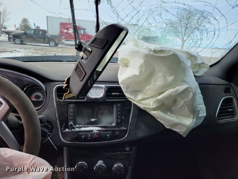 image for item MC9541 2011 Chrysler 200