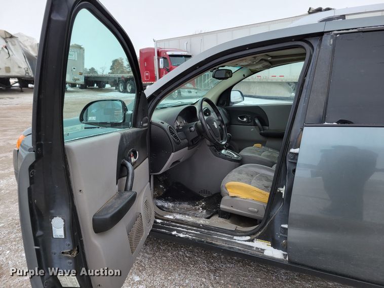 image for item MC9542 2005 Saturn Vue  SUV