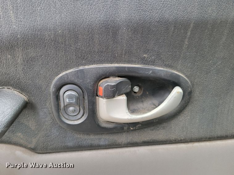 image for item MC9542 2005 Saturn Vue  SUV