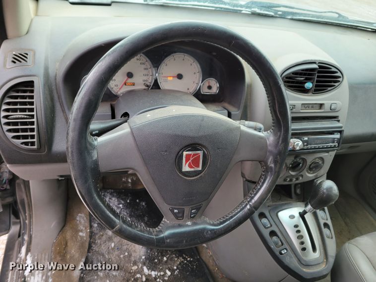 image for item MC9542 2005 Saturn Vue  SUV