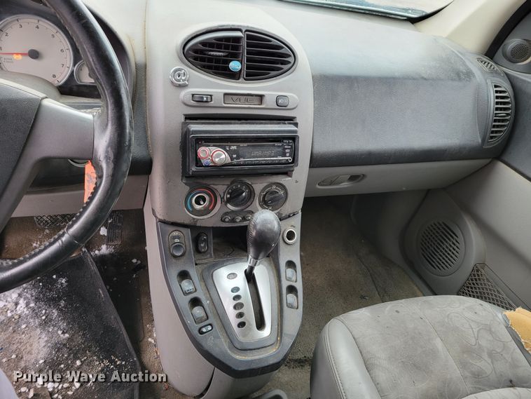 image for item MC9542 2005 Saturn Vue  SUV