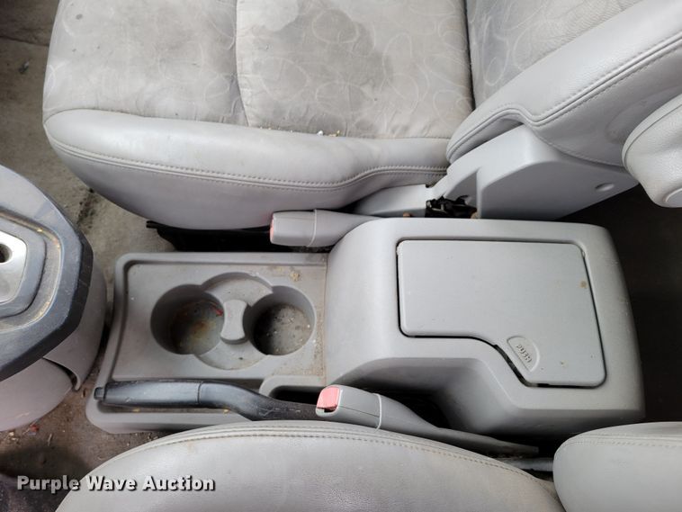 image for item MC9542 2005 Saturn Vue  SUV