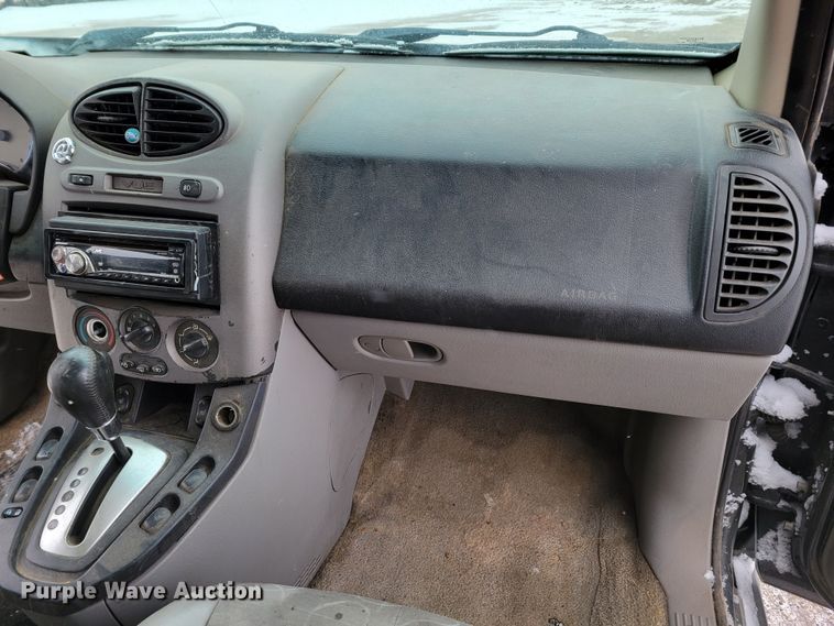 image for item MC9542 2005 Saturn Vue  SUV