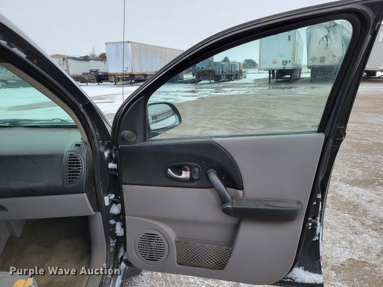 image for item MC9542 2005 Saturn Vue  SUV