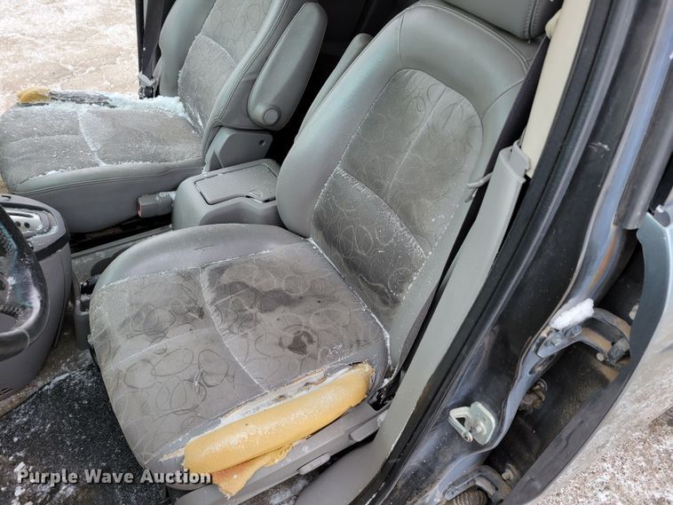 image for item MC9542 2005 Saturn Vue  SUV